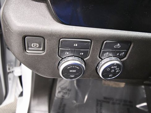 Used 2024 GMC Sierra 2500 SLE image 18