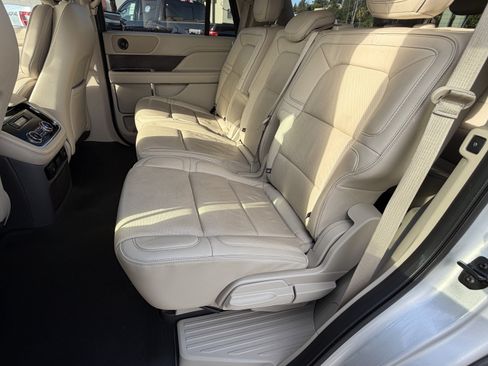 Used 2019 Lincoln Navigator Select w/ Technology Package RWD image 20