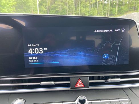 Used 2025 Hyundai Elantra Limited FWD image 23