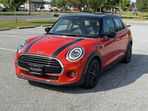 Used 2020 MINI Cooper 4-Door Hardtop w/ Premium Package FWD image 4