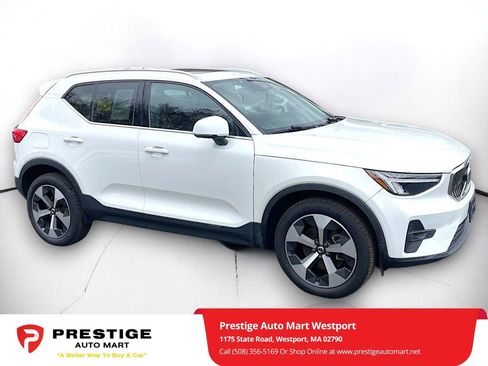 Used 2023 Volvo XC40 B5 Plus AWD/4WD image 1