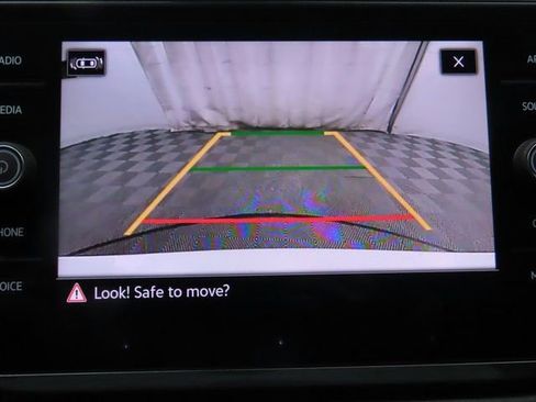 Used 2022 Volkswagen Tiguan SE R-Line image 15