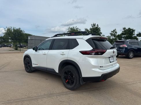 Certified 2025 Nissan Rogue SV AWD/4WD image 3