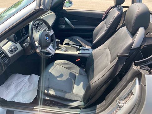 Used 2003 BMW Z4 2.5i image 9