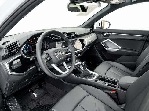 Certified 2025 Audi Q3 2.0T Premium Plus w/ Premium Plus Package image 4