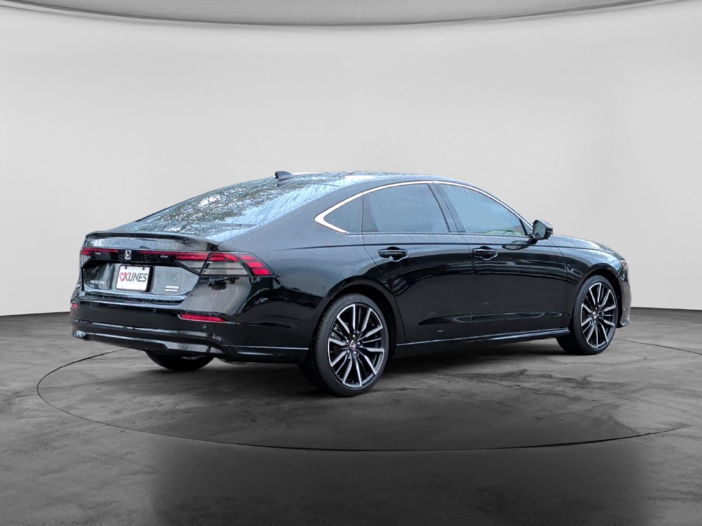 Used 2024 Honda Accord Touring image 7