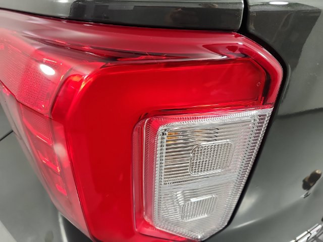 Used 2022 Ford Explorer Limited w/ Limited Technology Package AWD/4WD image 32