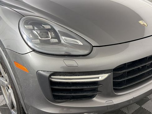 Used 2016 Porsche Cayenne Turbo AWD/4WD image 12