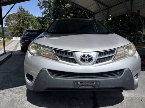 Used 2015 Toyota RAV4 LE AWD/4WD image 2