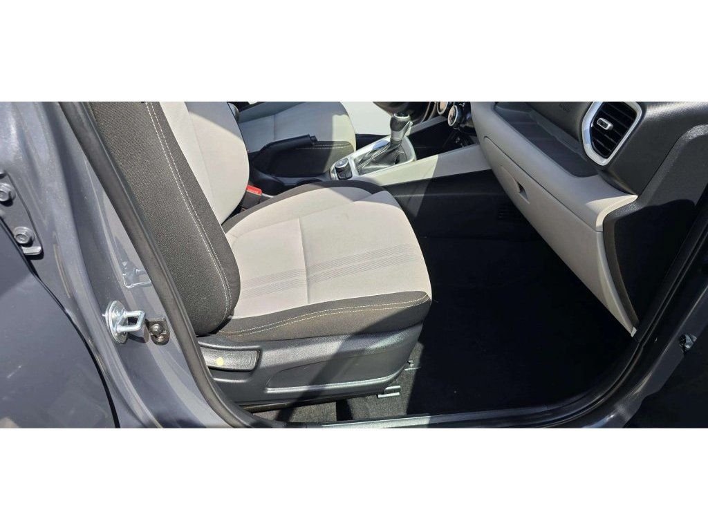 Used 2023 Hyundai Venue SEL w/ Cargo Package FWD image 12