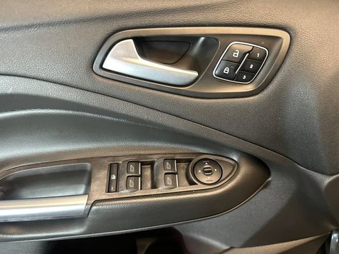 Used 2018 Ford Escape Titanium w/ Ford Safe & Smart Package FWD image 11