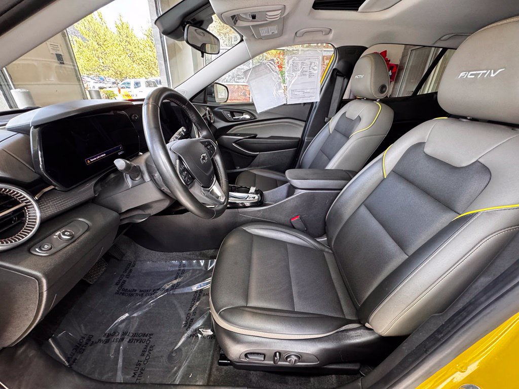 Used 2025 Chevrolet Trax ACTIV w/ Sunroof Package FWD image 18