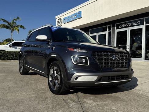 Used 2022 Hyundai Venue Limited image 31