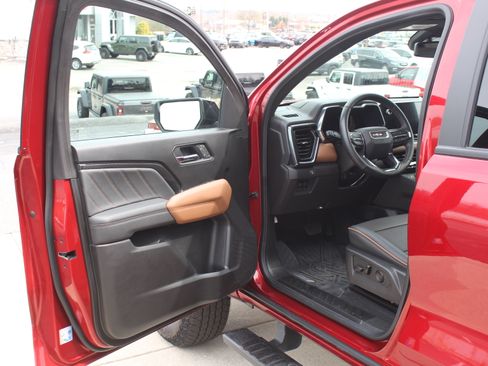 Used 2025 GMC Canyon AT4 w/ Technology Plus Package AWD/4WD image 10