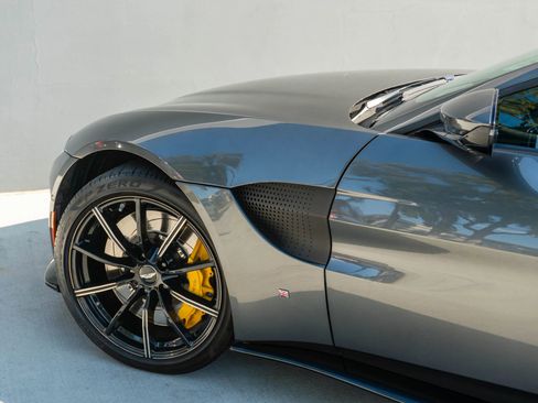 Used 2019 Aston Martin V8 Vantage Coupe image 50