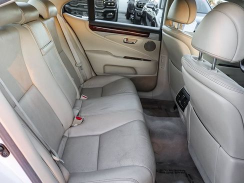 Used 2016 Lexus LS 460 w/ Comfort Package RWD image 20