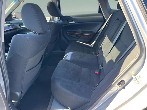 Used 2011 Honda Crosstour EX image 11