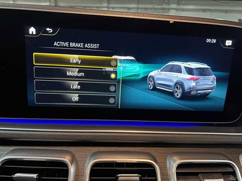 Used 2021 Mercedes-Benz GLE 350 4MATIC image 39