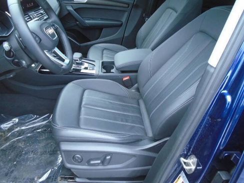 Used 2023 Audi Q5 2.0T Premium w/ Convenience Package image 10