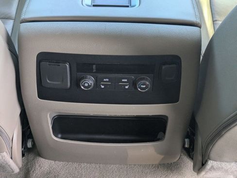 Used 2019 GMC Yukon SLT w/ Premium Edition image 16