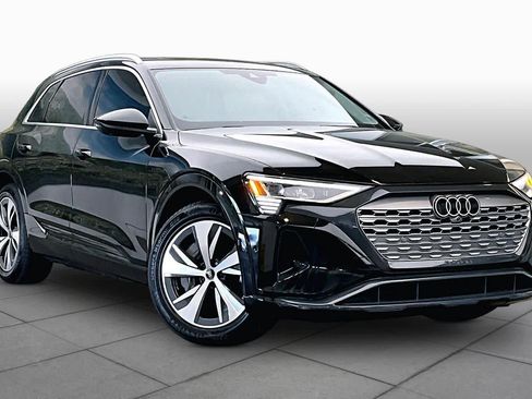 Used 2024 Audi Q8 e-tron Premium Plus AWD/4WD image 2