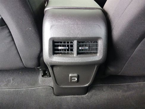 Used 2020 Chevrolet Equinox LT image 22