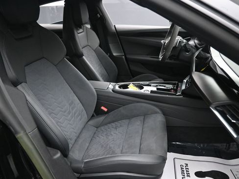 Used 2022 Audi e-tron GT Premium Plus w/ Performance Package image 31
