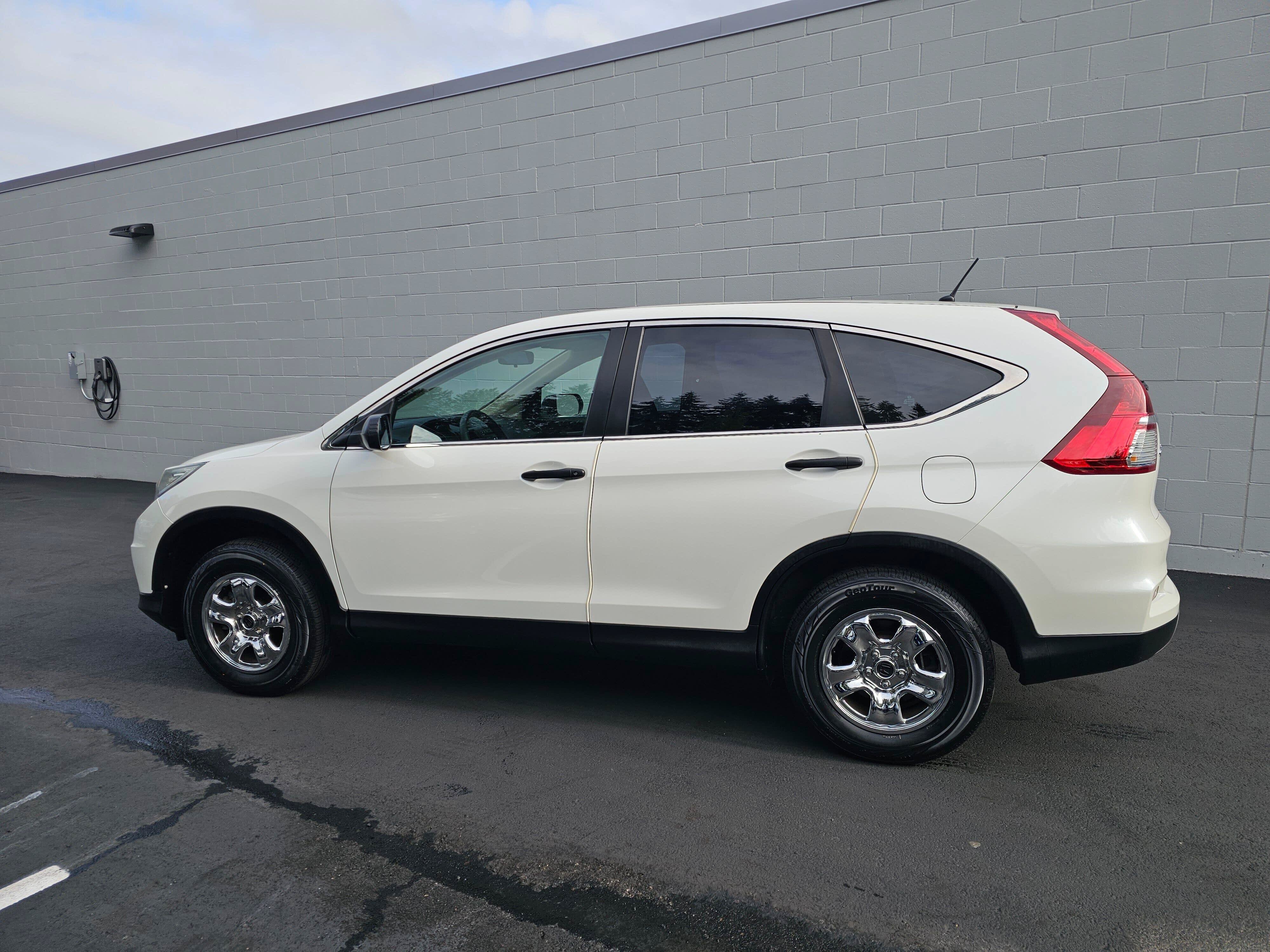 Used 2015 Honda CR-V LX image 4