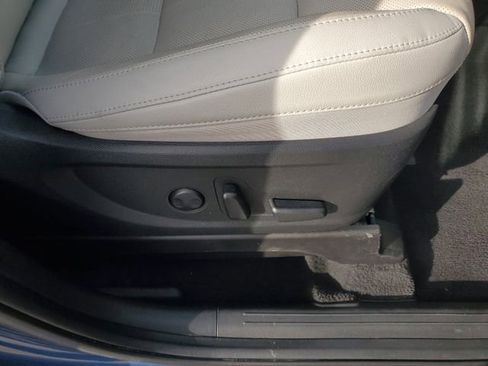 Used 2024 Kia Telluride EX w/ EX Captain's Chair Package image 38