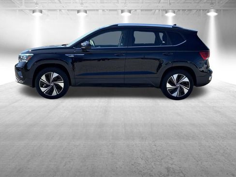 Used 2023 Volkswagen Taos SE AWD/4WD image 2