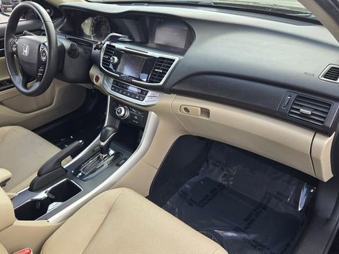 Used 2015 Honda Accord Touring image 17