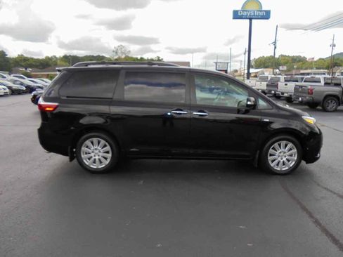 Used 2017 Toyota Sienna Limited w/ Outdoor Package AWD/4WD image 2