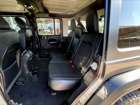 Used 2021 Jeep Wrangler Unlimited Sport image 18