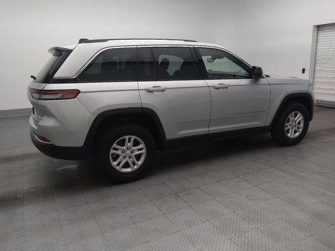 Used 2023 Jeep Grand Cherokee Laredo AWD/4WD image 10