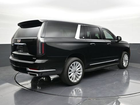 Certified 2025 Cadillac Escalade ESV Luxury image 5