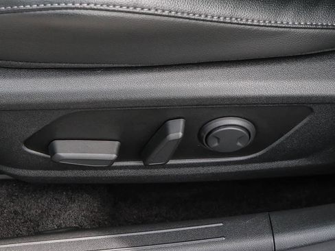 Used 2025 Hyundai Elantra Limited FWD image 29