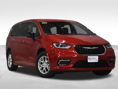 New 2026 Chrysler Pacifica Select