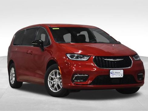 New 2026 Chrysler Pacifica Select image 1