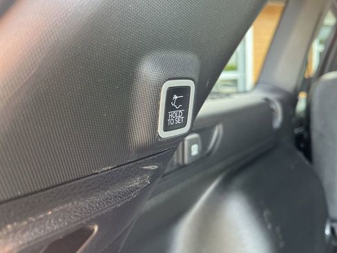 Used 2025 Jeep Grand Cherokee Limited w/ Black Appearance Package AWD/4WD image 38