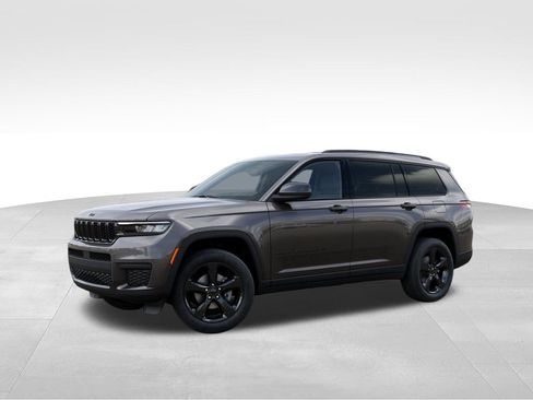 Used 2025 Jeep Grand Cherokee L Altitude AWD/4WD image 2