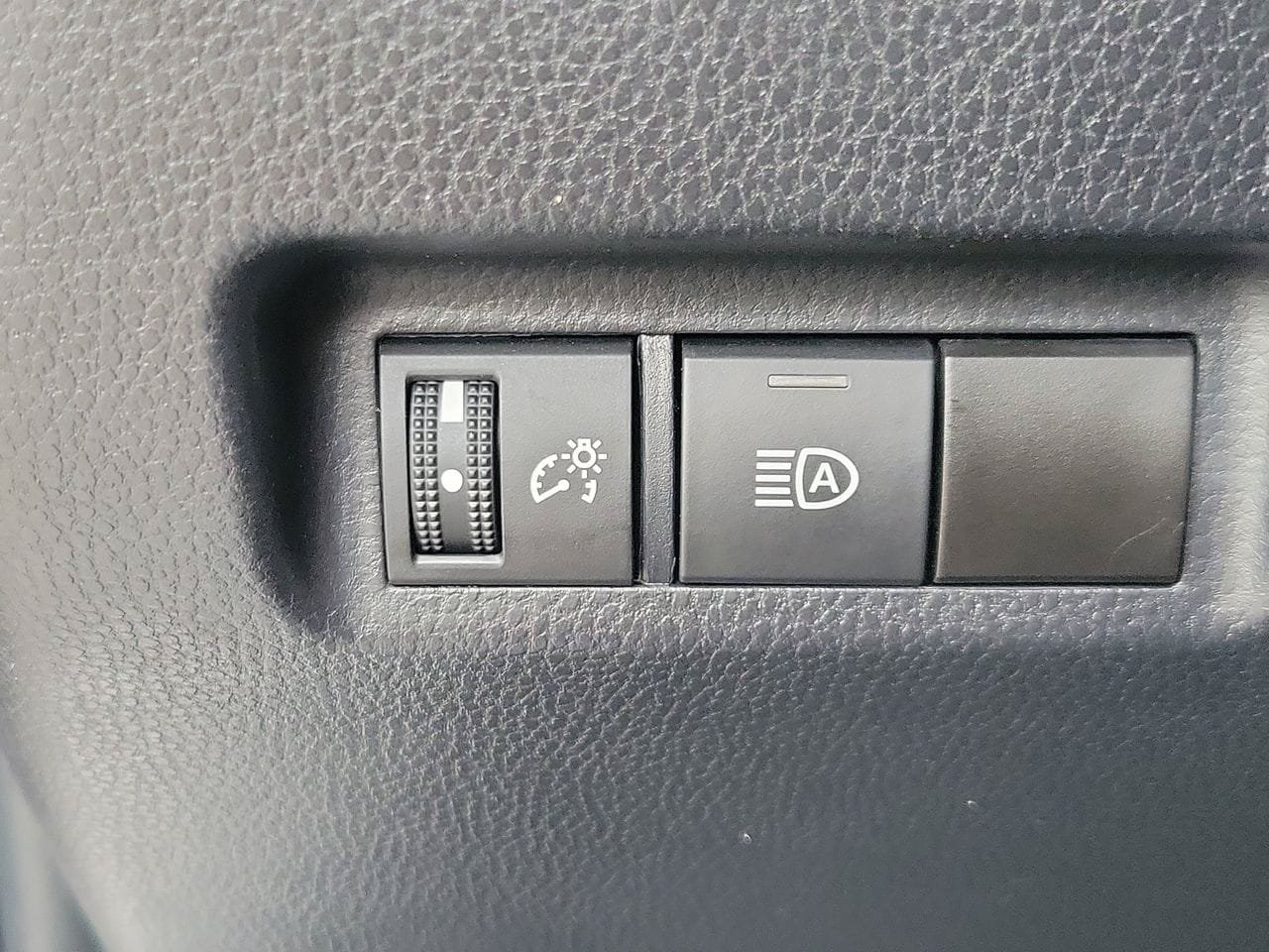 Used 2024 Toyota RAV4 LE FWD image 30