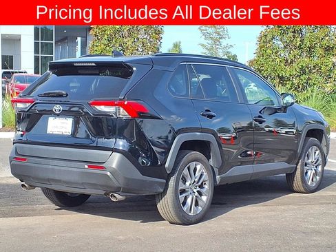Used 2023 Toyota RAV4 XLE Premium FWD image 7