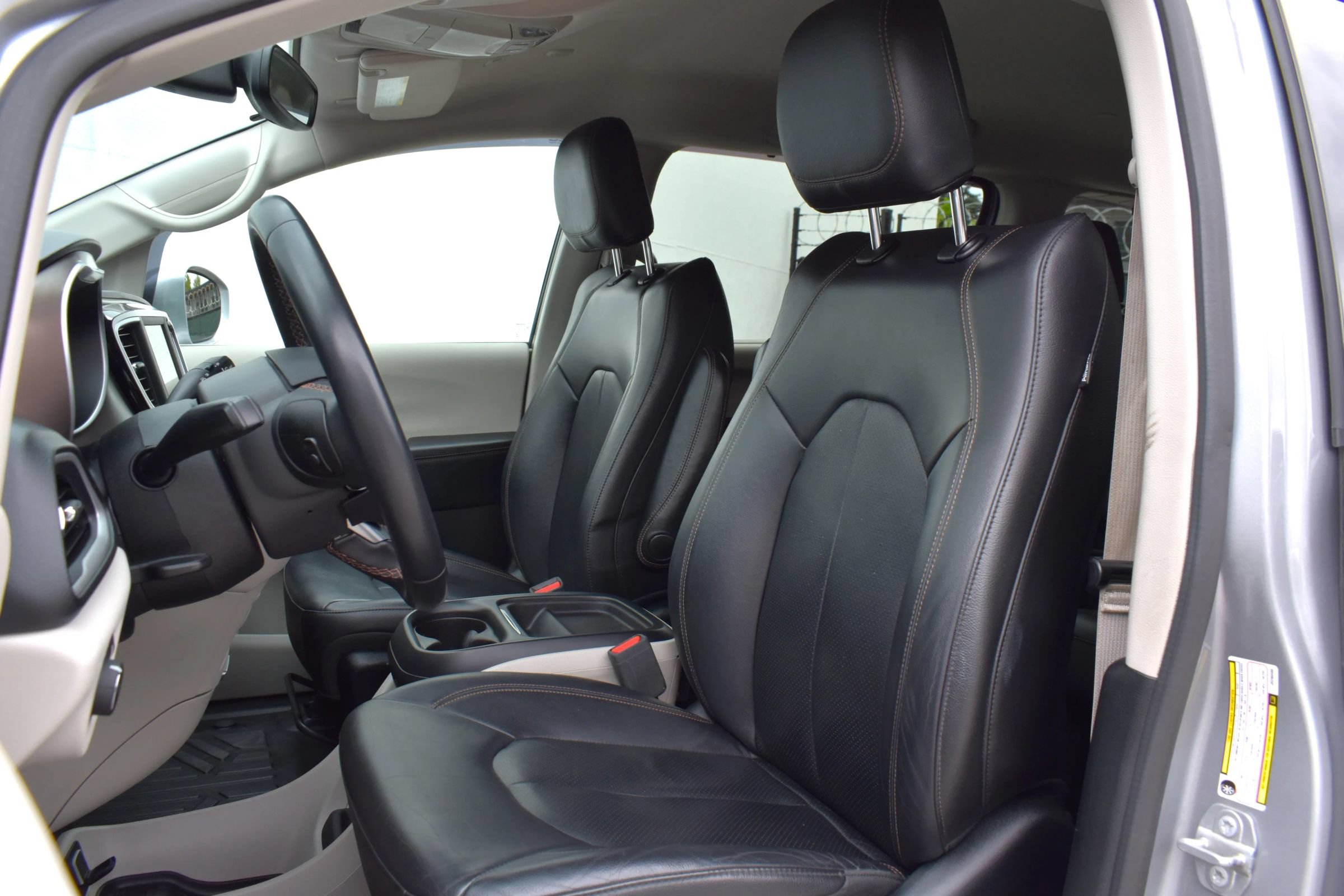 Used 2018 Chrysler Pacifica Touring-L FWD image 45