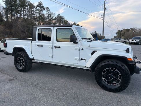 Used 2023 Jeep Gladiator Sport AWD/4WD image 3