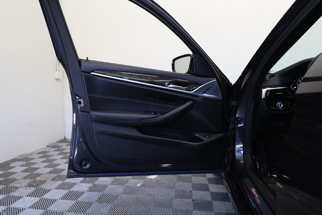Used 2019 BMW 540i w/ Convenience Package RWD image 14
