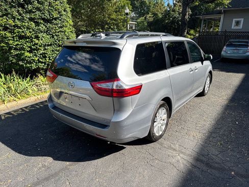 Used 2017 Toyota Sienna Limited Premium AWD/4WD image 5