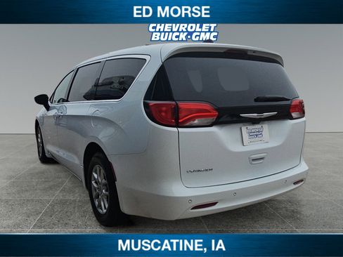 Used 2024 Chrysler Voyager LX image 3