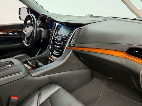 Used 2019 Cadillac Escalade Luxury AWD/4WD image 27