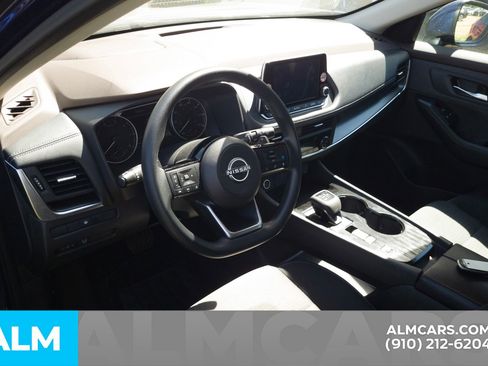 Used 2023 Nissan Rogue SV image 6