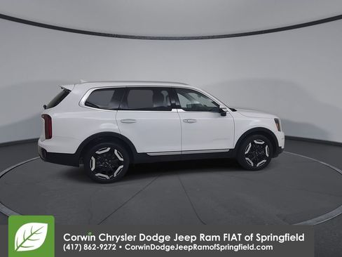 Used 2025 Kia Telluride S FWD image 16